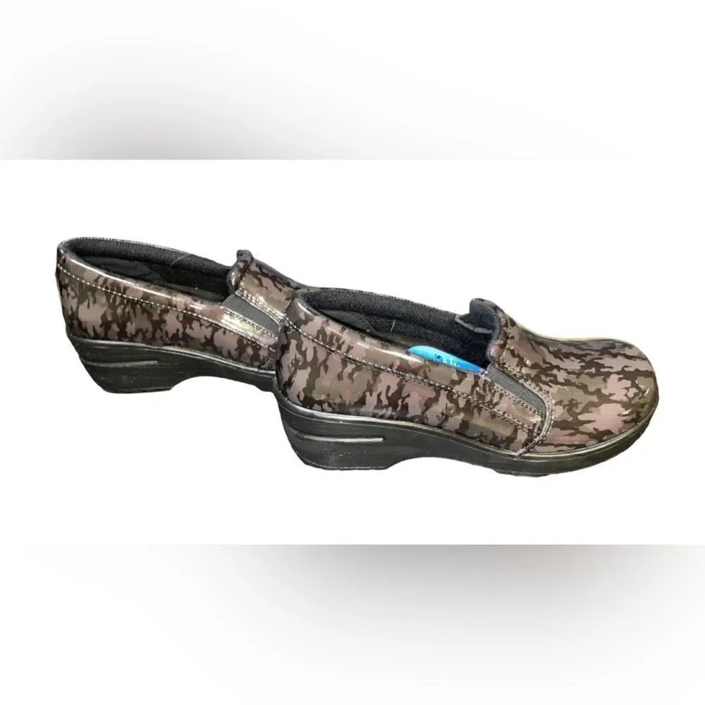 Easy Works by Easy Street Leeza Women’s Slip Resistant Clog Work Shoe Size 7.5 - Picture 2 of 6